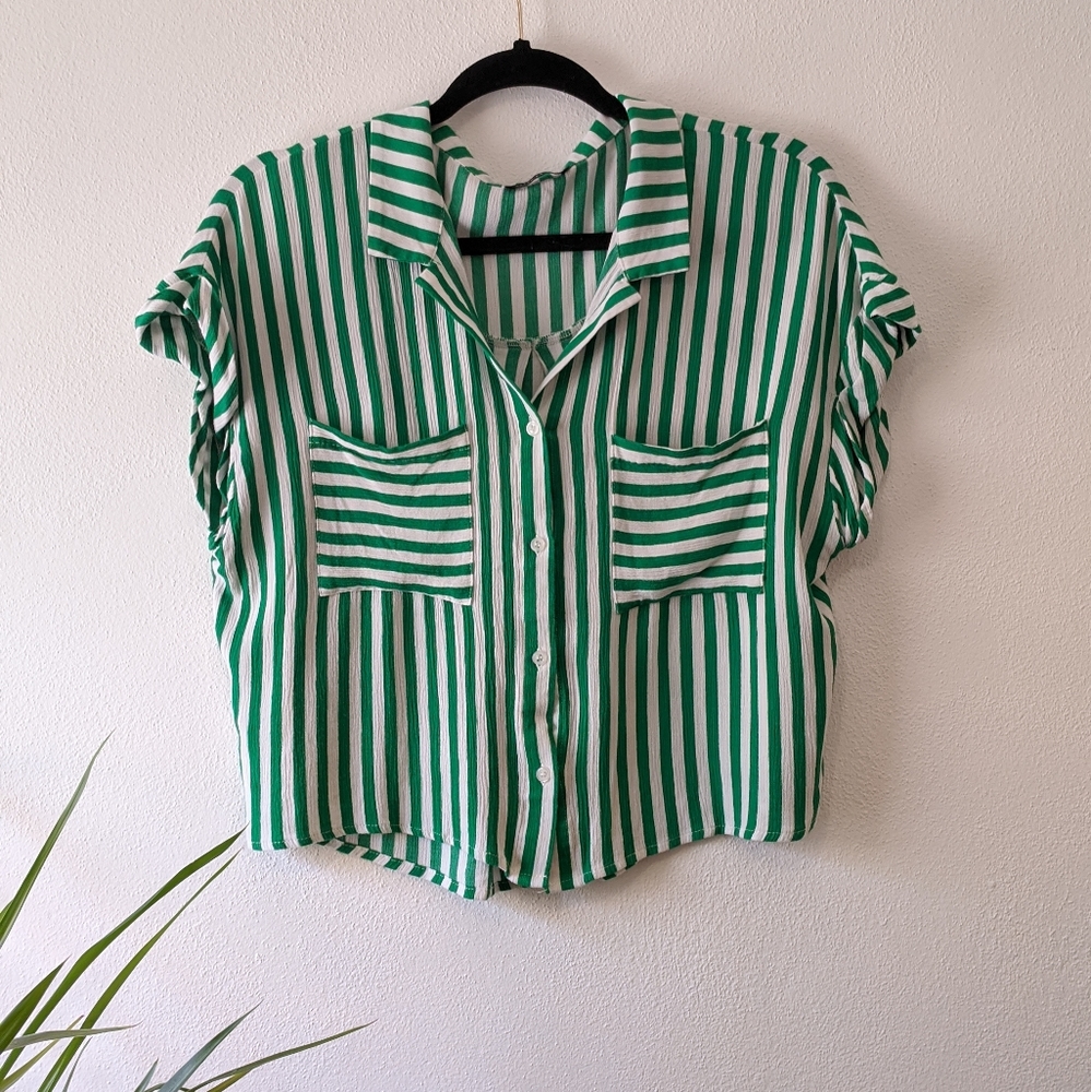 4/$20 Cotton On green striped crop tee